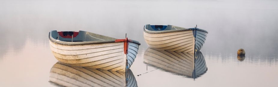 shutterstock_2290552603 boats on lake, mist